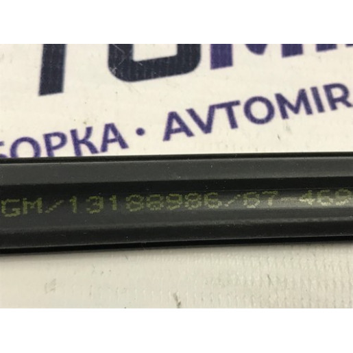 Уплотнитель стекла двери задней левой Opel Corsa D HB 5дв. 2006-2014 13188986